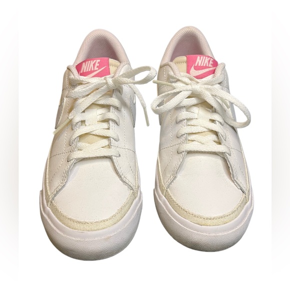 Nike Other - Nike tennis white and Pink Casual Sneakers 4Y EUC